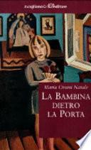 La bambina dietro la porta