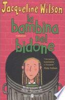 La bambina nel bidone