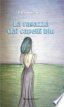 La ragazza dai capelli blu